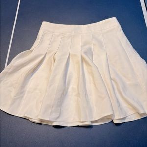 White Flow Skirt Size Extra Small